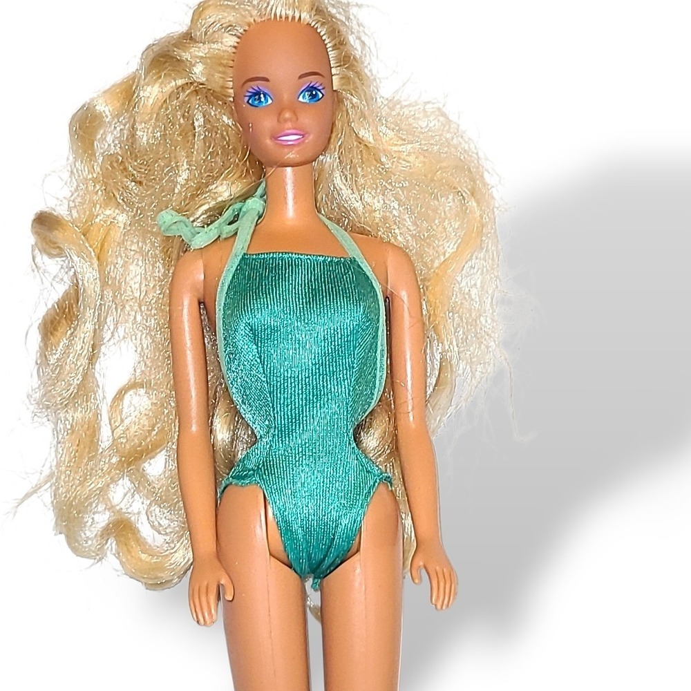 Vintage Barbie Doll Blonde Z Eyes Wearing Sunsational Malibu PJ Green Swimsuit - Picture 6 of 6